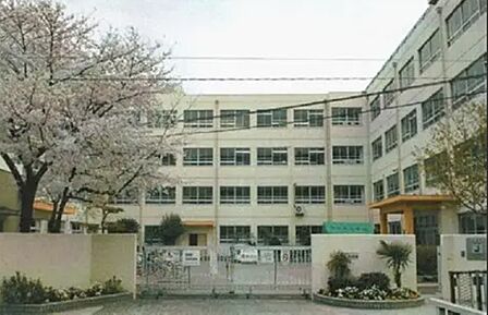 高槻市立竹の内小学校:徒歩1分(64m)