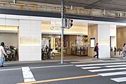 シャポー本八幡 徒歩4分。 290m