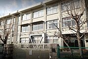 小学校「岡山市立牧石小学校まで1608ｍ」