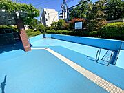 敷地内に子供用のプール付きです