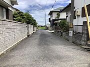 道路はしっかり舗装もされており、使われる方も限られているので、歩行者だけでなくベビーカーや自転車で通っても、快適に通行できます。
