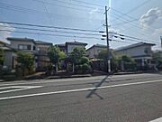 重要文化財の広間で庭園を眺めながらのお茶が嗜める、慈光院まで約900ｍです。徒歩圏内に史跡があり歴史のあるエリアです♪(拝観料有料)
