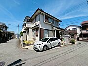 駐車スペース2台可能です。(車種による)家族でのセカンドカーを所有しても駐車スペースを確保可能です♪
