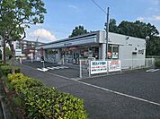 ファミリーマート奈良学園大和町店 徒歩2分。 150m