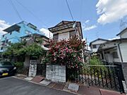 東和苑住宅地内に存する土地約23.2坪、南向きの土地です。マンション等の高層建築物が周辺に無く開放感があり、陽当たり良好です♪