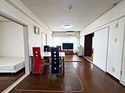 住戸の中心部分にLDKがあり、各居室にはリビングからのアクセスとなります。リビングでのコミュニケーションがとりやすい間取りです♪