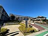 周辺：三郷町立三郷中学校 徒歩12分。 950m