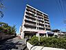 外観：角住戸ならではの通風の良さが魅力。複数方向に窓があり、室内に風を取り込みやすい間取りです♪