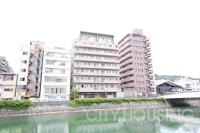8 / 16