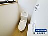室内：1階と2階それぞれにトイレが設置されています。