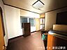洋室：全居室収納完備。収納家具を減らして広々空間をお楽しみいただけるように工夫されていますね♪