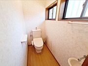 手洗い場付きのトイレとなっております。