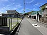 外観：前面道路の様子です。