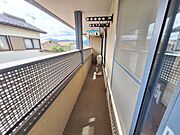 【バルコニー】南側に面したバルコニーで洗濯物を干すのに最適です♪