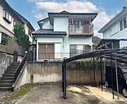 駐車3台可能（カーポート2台分付き）