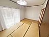 室内：2Fの和室です。※写真はAI加工により家具等を消去しています。現況と異なる場合は現況を優先します。