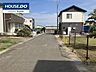 外観：前面道路(2)前面道路が広く、お車の出し入れもスムーズです。ゆとりある前面道路で、駐車が苦手な方にもおすすめ。