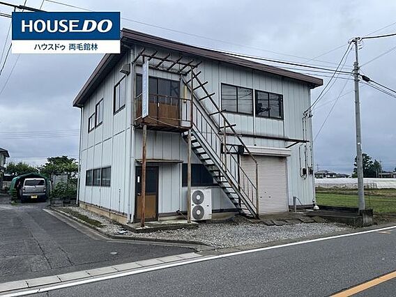 外部階段とシャ...