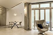 オリジナリティ溢れる間取りと内装デザインの戸建ライクな3層メゾネット