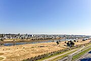東側バルコニーからは多摩川を望むことができます。