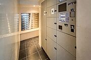 エントランスホールには宅配ボックスが備わっています。