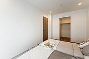 リビングに隣接した約7.5帖の洋室