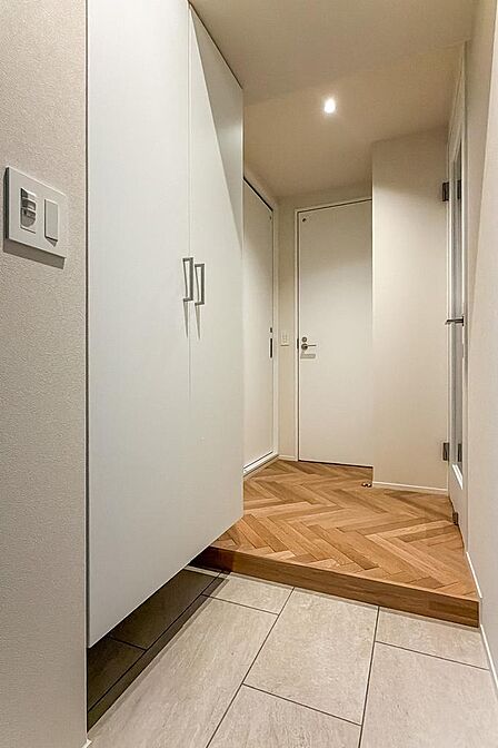 玄関まわりにはトールタイプのシューズボックスを完備。