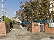 和泉市立和気小学校（約150ｍ）