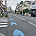 周辺：【前面道路】南側は幅員約11ｍのゆとりある公道に面しています。開放感があり、陽当たりも期待できる立地。車の出入りもしやすく、住宅・二世帯住宅・店舗や事務所併用住宅など幅広いプランをご検討いただけます。