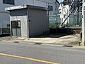 建物と駐車場
