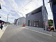 1・2号棟北東側公道6ｍ、3～7号棟南東側6ｍ公道、8号棟南西側6ｍ公道 