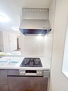 換気扇・三口コンロ 同社施工例となります。