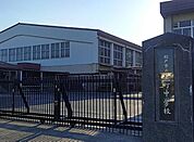松戸市立旭町中学校（553m）