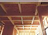 その他：良質な住宅の研究開発に取り組み、耐震・耐久・断熱性に優れた工法を開発。壁・床材のパネル化やプレカット、プラン標準化により工程を合理化し、シンプルな構造で高強度と高耐久・断熱性を実現します。