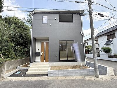 外観:完成です! 即日ご案内可能です! 写真では伝わりきらない、光と風の通り道をぜひ現地でご体感ください。 外観:完成です! 即日ご案内可能です! 写真では伝わりきらない、光と風の通り道をぜひ現地でご体感ください。