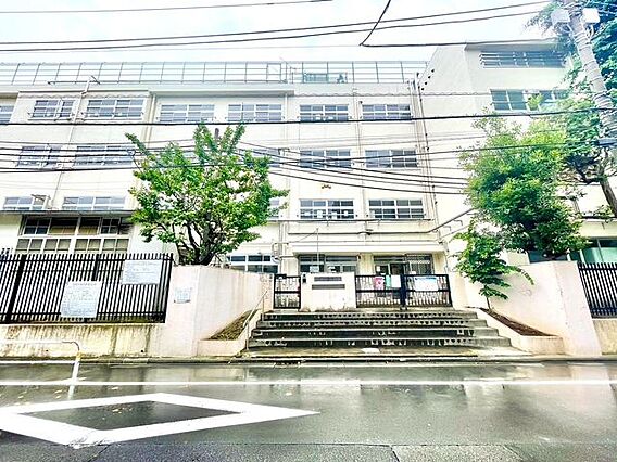渋谷区立広尾中...