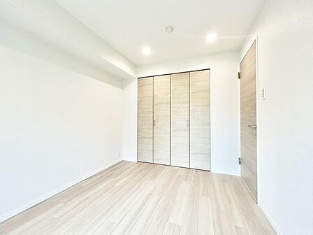 白を基調とした室内は、明るい住空間を造り出すだけでなく、清潔感をもたらしてくれます。