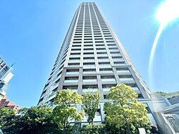 忙しく過ぎゆく日常を置き去るほど、ゆったりした時間が流れる住環境です。「快適」は「家」と「街」と「環境」が調和した時に訪れるのだと改めて感じさせてくれます。