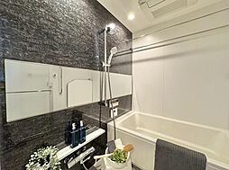 心地よいバスタイムを演出する浴室はゆとりあるサイズを採用。