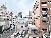 手を伸ばせば、ふれることが出来そうな環境が、そのままインテリアになったような印象です。その豊かな眺望にふさわしい空間には、通風・採光にも優れ、心地よい光と風があふれています。