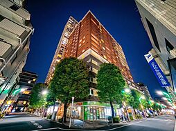 その邸が魅せる、気品・上質・重厚感・細やかさ、そのすべては訪れた者に安らぎと品性を与える特別な空間です。ここに住むからこそ意味がある。すべての（始まり）をここから迎えます。