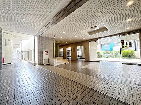 街の環境と住む人の暮らしを第一に考え、そこでしかできないエントランスを作り出されたこだわり。だからこそ時が経てば経つほどにその価値が深まります。