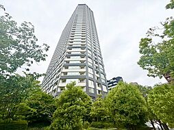 暮らしのステージを彩り、心のやすらぎと満足感を与えてくれます。通風と採光を考慮した設計は地域の鼓動を感じ、お寛ぎ頂くことが可能。採光や夜空の輝きが癒しの時間を演出。