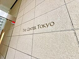 住まい探しは街探し。みんなが街探しのポイントにしているのは何。　第1位は過半数が支持した納得の 「交通の利便性」。続いて3割以上の人が「住環境」と「公園、緑地の充実」です。