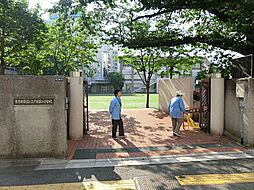 新宿区立戸塚第二小学校まで約711m
