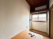 お子様の心と身体を見守る子供部屋として、思春期のプライバシーを重視したり、成長に合わせて机やベットを自由にレイアウトできるようにと、小さな自立心を育むお部屋作りを見越してご覧下さい。