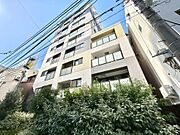 街に溶け合う美しい景観を生みだしているにも関わらず、採光や風通しを考えて設計された間取り。優雅なひと時をお過ごしいただける筈です。