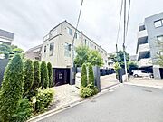 忙しく過ぎゆく日常を置き去るほど、ゆったりした時間が流れる住環境です。「快適」は「家」と「街」と「環境」が調和した時に訪れるのだと改めて感じさせてくれます。