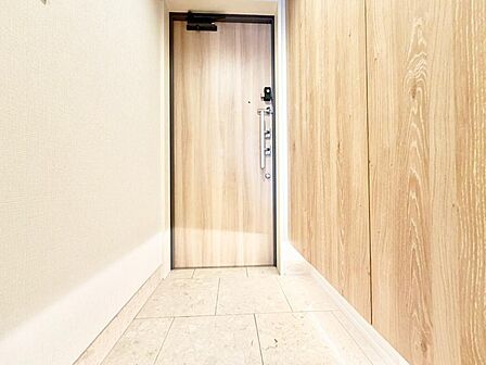 ダウンライトを使用しお洒落に演出。帰りたくなる家をテーマに設計。いつも「人」と「家」の間に・・・。