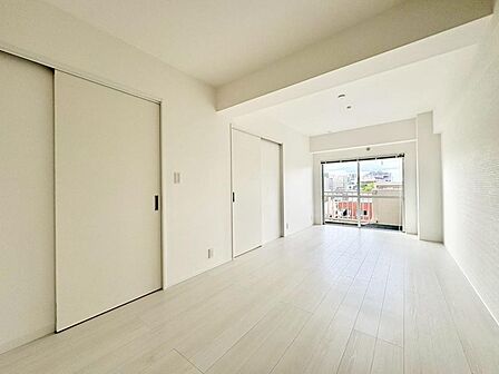 造りこんだ空間演出の妙が生み出す光と質のハーモニーはこの住宅のクオリティの良さを実感させてくれます。